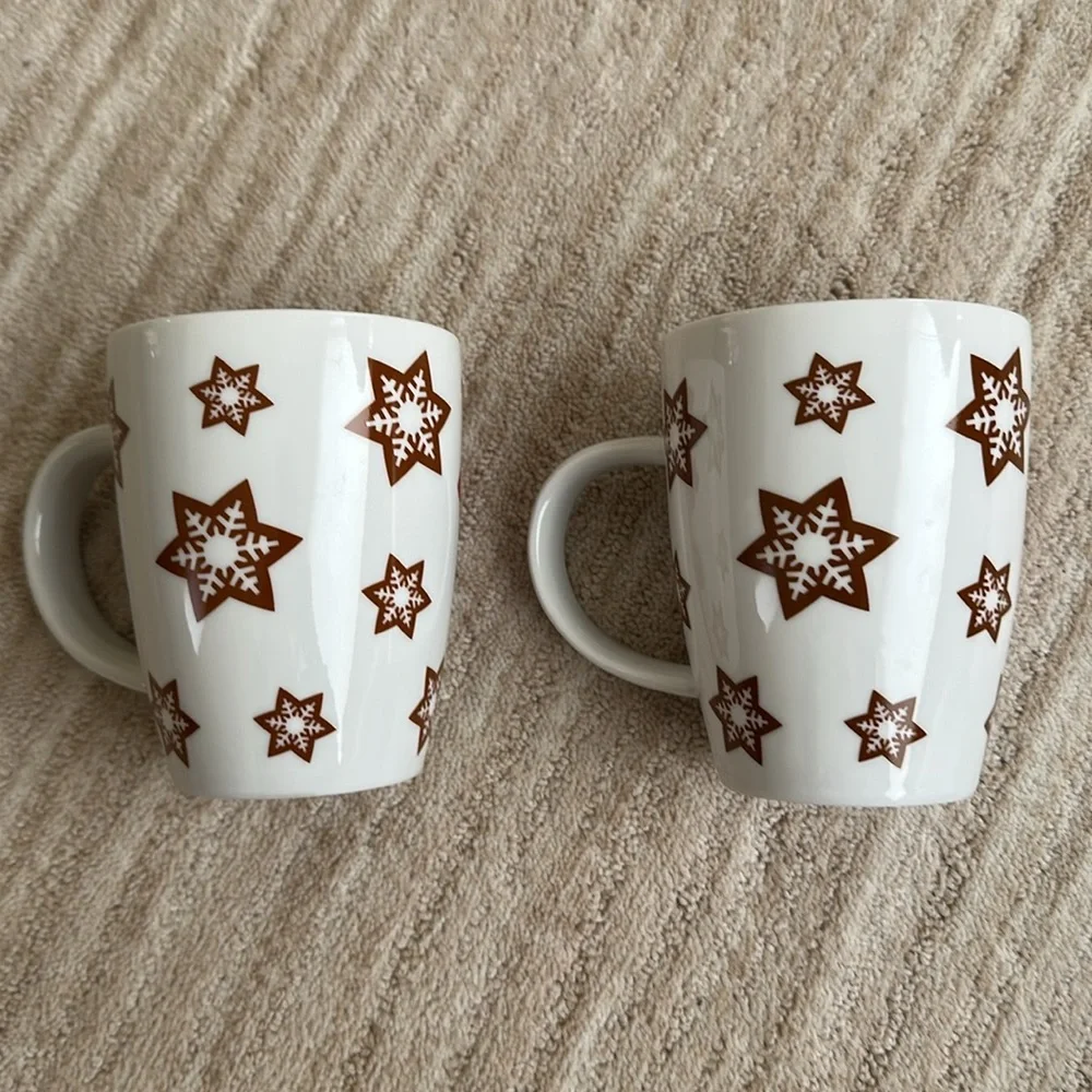 Set of 2 Crate & Barrel GINGERBREAD MAN Skating Snowflakes Coffee Cup Mug 4 1/2
